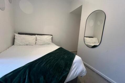 Bedroom. .jpg