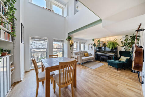 Quirky, loft style apartment, in a popular period conversion in the heart of this established landmark development, situated adjacent to the river, east of Greenwich and only a short stroll from the E