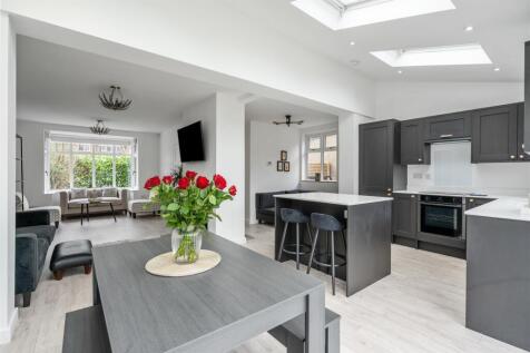 6 Kingswood Close_2.jpg