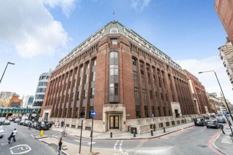 LONG LET. This spacious 1 bed apartment features a separate kitchen, generous bedroom and contemporary bathroom, in an excellent location in the heart of the city.