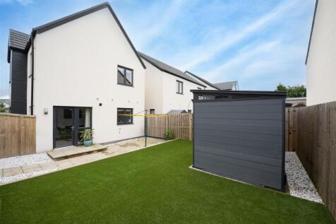 rear garden - enclosed - garden shed.jpg