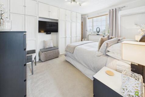 Presented by Clinton at EweMove Bexleyheath and Da