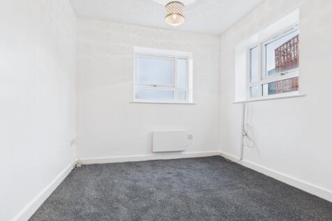 CAM03729G0-PR0176-STILL001