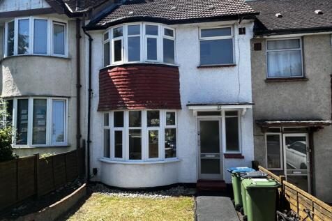 Charming 3 bedroom mid terrace family home located on the sought after Shooters Hill Slopes.