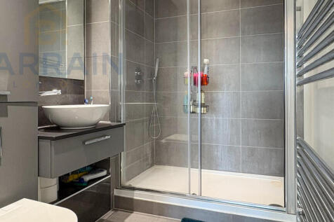 Flat for Sale in Custom House E6 by Barrain london