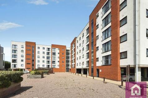 ** AVAILABLE WITH NO DEPOSIT OPTION ** AVAILABLE 24TH OF AUGUST ** This two-bedroom flat is available to let in Salford, Greater Manchester. Neutrally decorated throughout and offered furnished, the p