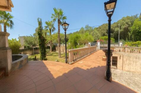 Large terrace with garden view