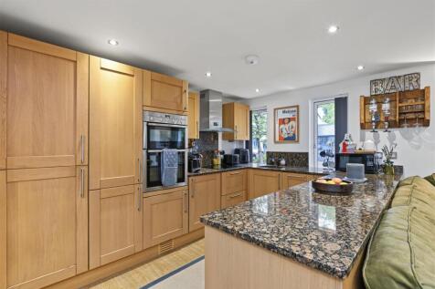 Kings-court-06.jpg