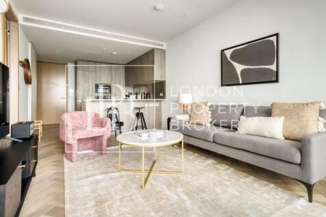 We are delighted to offer this 18th floor one bedroom apartment with balcony with amazing views overlooking the heart of the City of London, the financial capital of the world, and Shoreditch, located
