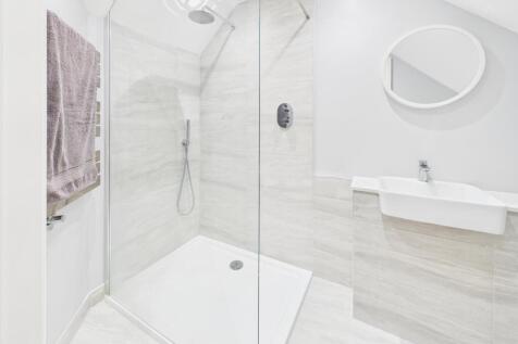 Bedroom 6 En-suite Bathroom