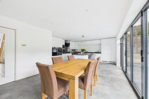 CAM01984G0-PR0530-STILL002