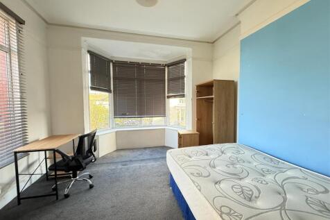 9 Bedroom House in LL57 2AP