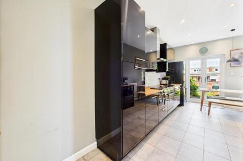 CAM05192G0-PR0123-STILL016