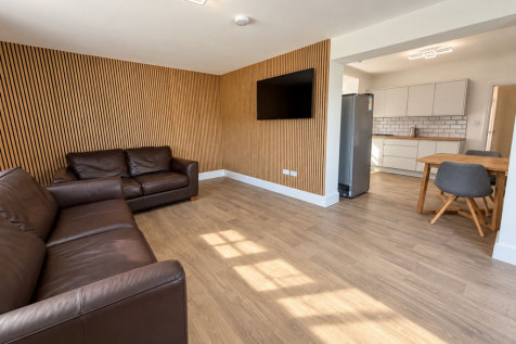 6 Bedroom Detached in BH10 4HZ