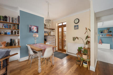 Sitting Room / Dining Room