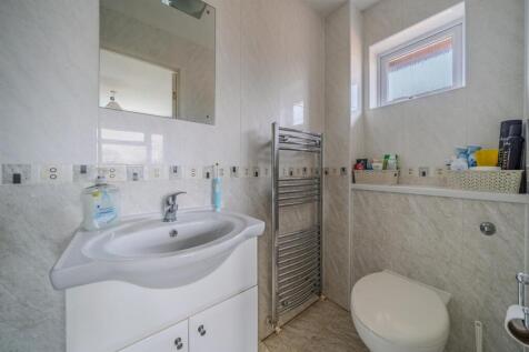 24 Larch Close-3.jpg