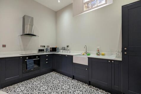 Kitchen pic 1.jpg
