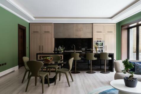 7 bed, 8 bath Town House in London - Photo 7