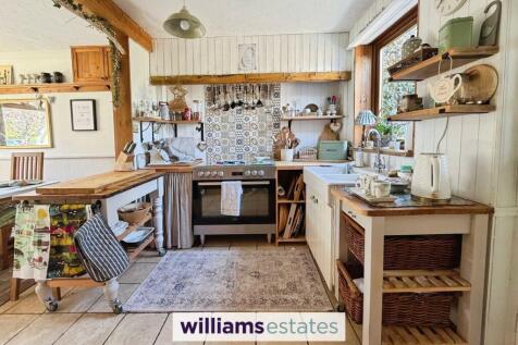 Kitchen/ Dining Room