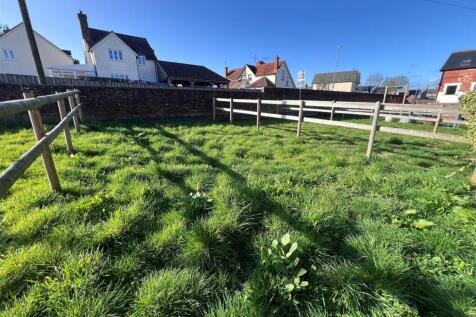 Rear Garden 2.jpg