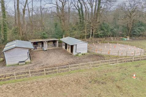 Stables and Round Pen
