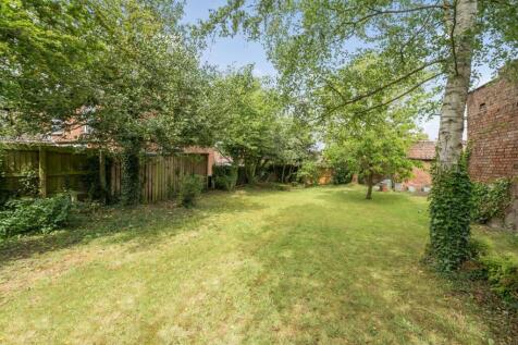 3rd view REAR GARDEN.jpg