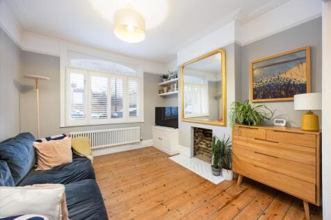 4 bed, 2 bath Terraced in London - Photo 7