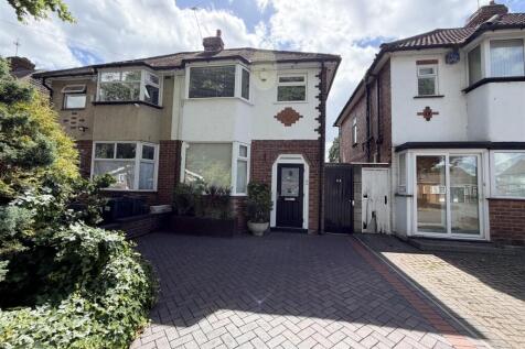 Melvyn Danes are delighted to offer this immaculately presented three bedroom home, available immediately on an unfurnished basis. The property comprises; entrance hallway, through lounge with access
