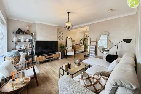 Living Room/ Dining Area