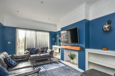 17 Lawnswood Avenue-12.jpg