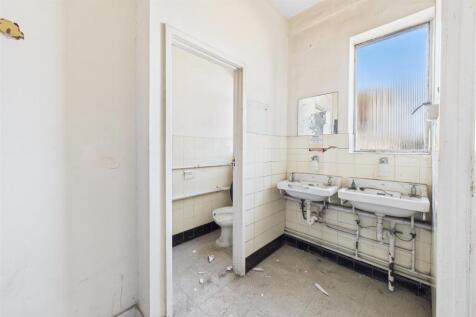 27 Eastover, Bridgwater, Somerset TA6 5AW | Freeho