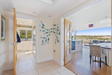 17 Entrance Hall High Gables