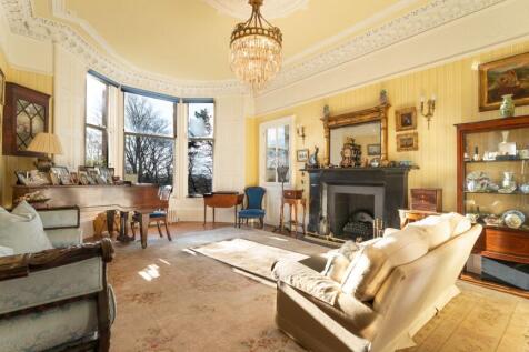 5 bed, 3 bath Detached in Glasgow - Photo 2