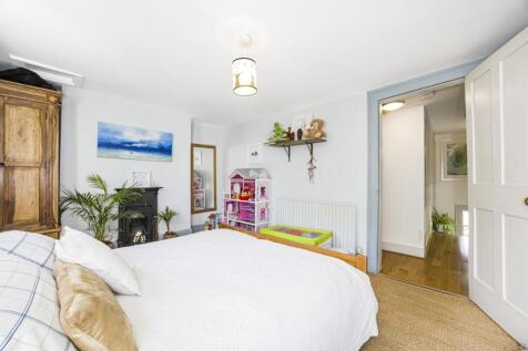 Maidenstone Hill ...