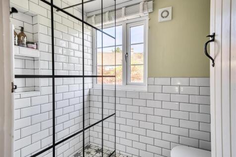 Shower Room.jpg