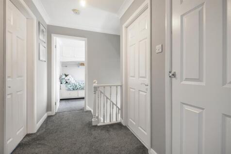 FIRST FLOOR LANDING