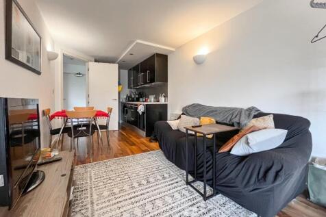A one bed furnished property available in the popular Whitehall Waterfront development located just a walk to the train station and the city centre, perfect distance to be close to the Hussle and bust