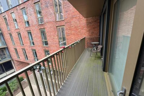 Well-presented two-bedroom, two-bathroom flat in Salford, Greater Manchester, featuring a private garden, private parking, one public room, and gas central heating. Available from 28 July 2026. Deposi