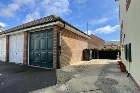 Driveway Parking & Garage