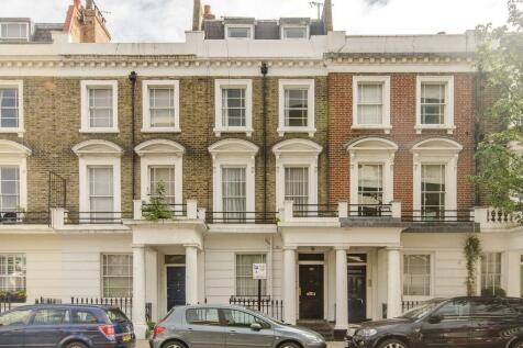 ZERO DEPOSIT AVAILABLE. LONG LET. Arranged over 3 spacious floors, this charming two bedroom flat offers comfortable accommodation with a bright roof terrace close to Sloane Square.
