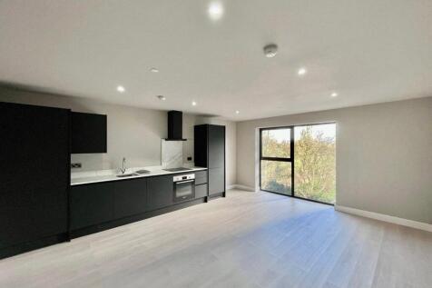 Hapi are pleased to present this bright and spacious 1 bedroom unfurnished property, at the City Greens development.