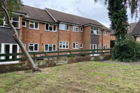 *** VERY WELL PRESENTED ONE BEDROOM GROUND FLOOR FLAT *** AVAILABLE NOW *** Close to Acocks Green train station & bus routes *** This well presented ground floor flat, comprises, one bedroom, lounge,