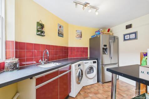 CAM01995G0-PR0357-STILL010