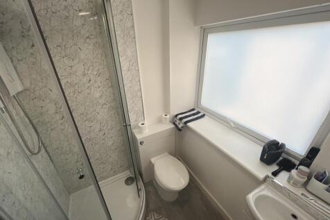 9 iron gate bathroom