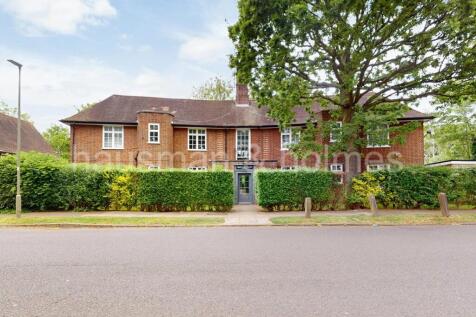 Set within an exclusive purpose-built block of just four apartments, this bright and well-maintained first floor home offers 691 sq ft of comfortable accommodation in the heart of Hampstead Garden Sub