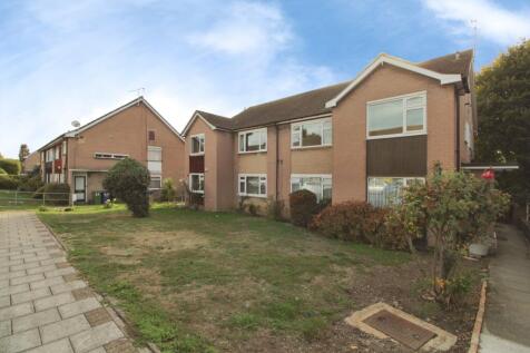Three Bedroom 1st Floor Maisonette To Rent