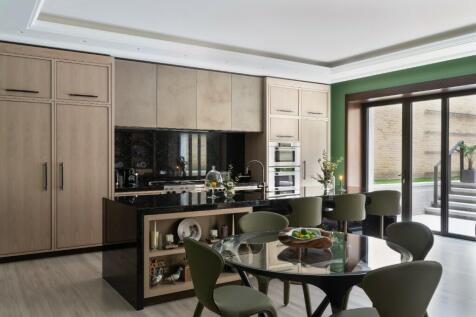 7 bed, 8 bath Town House in London - Photo 6