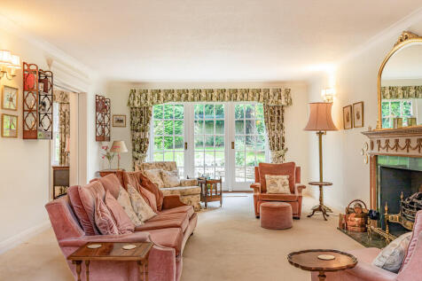 Living Area - Ang...