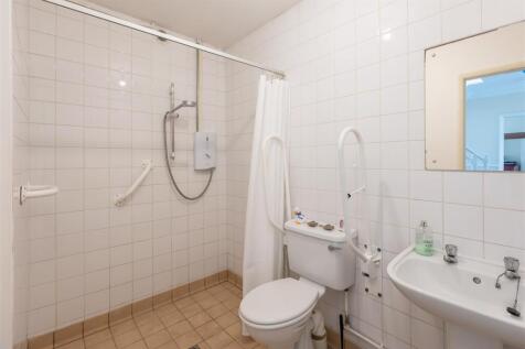 Rose Garth Wet Room.JPG