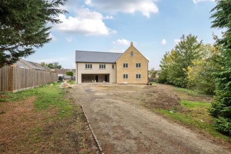 The Toppers, Bridge Road, Stoke Bruerne